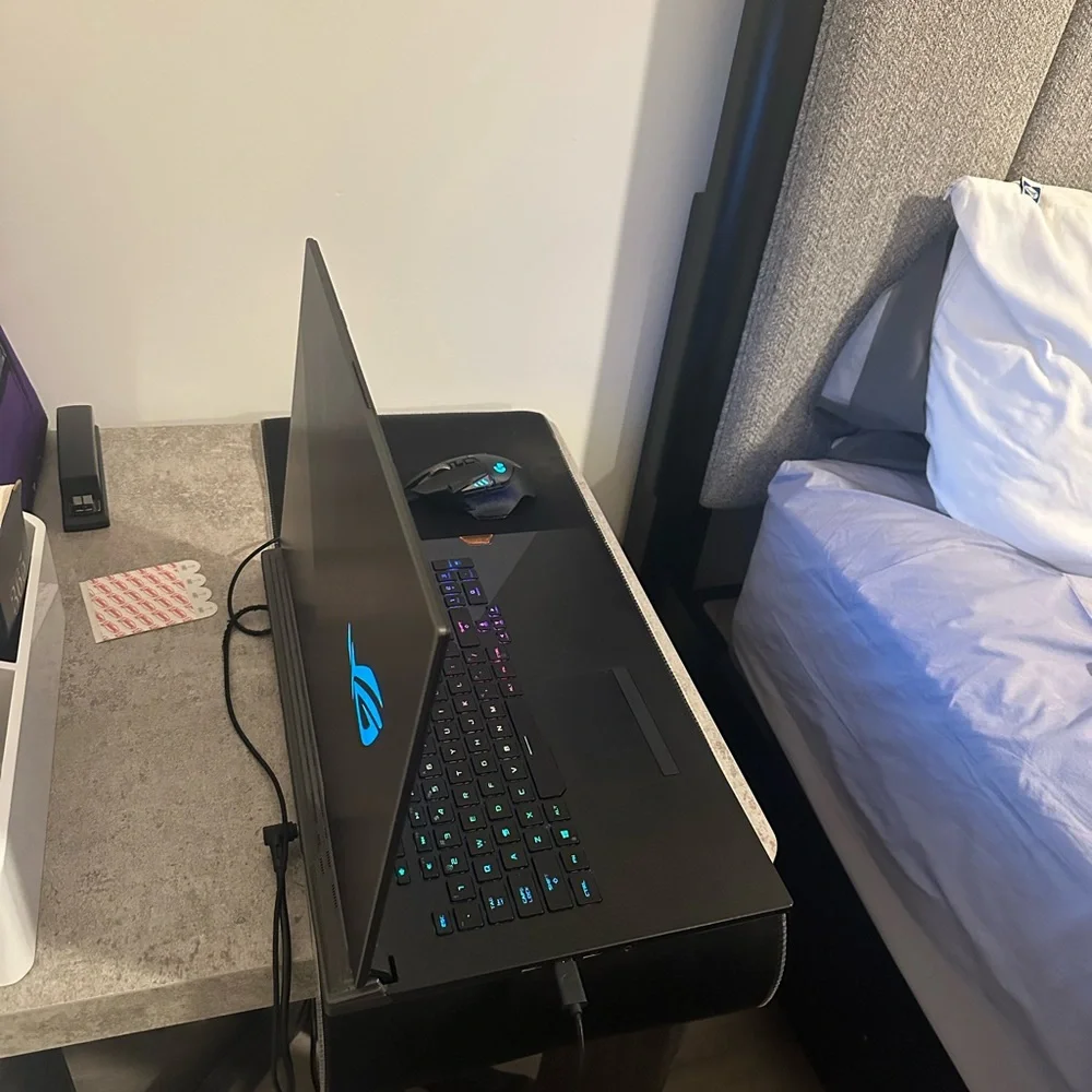 💻 ASUS ROG Scar III – RTX 2070 / i7 / 32GB RAM / 240Hz